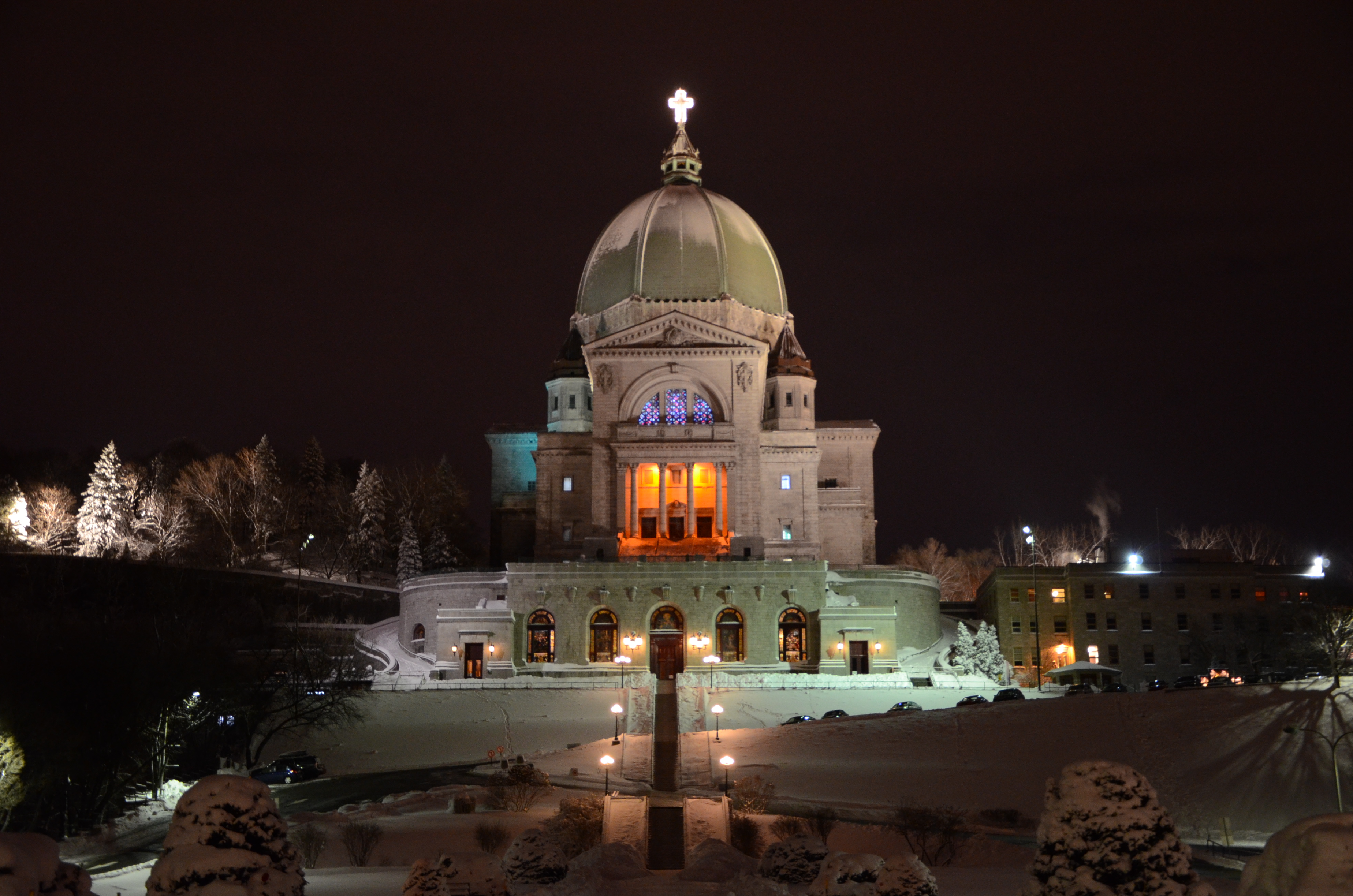 Oratoire StJoseph du MontRoyal, première neige ACh 023 L'Oratoire