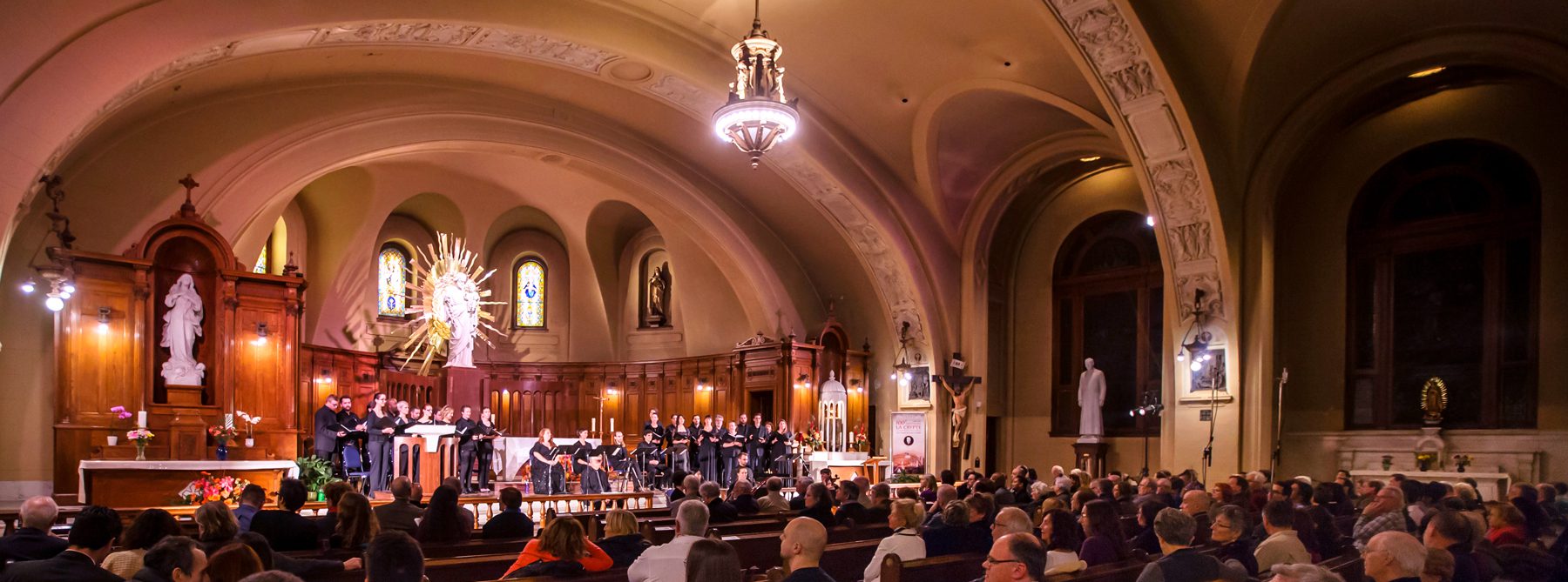 Messe dans la Crypte Oratoire St Joseph / Mass in the Crypt Oratory of St Joseph