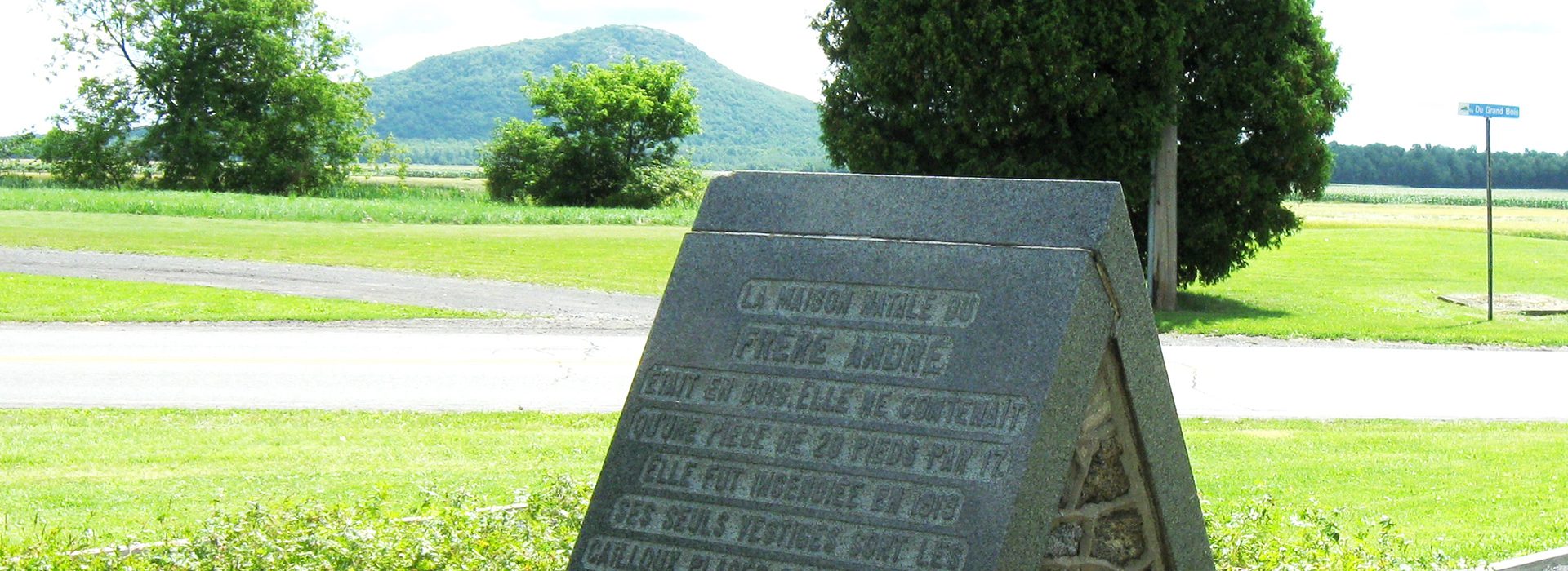Pèlerinage annuel à Mont-Saint-Grégoire, lieu de naissance du frère André