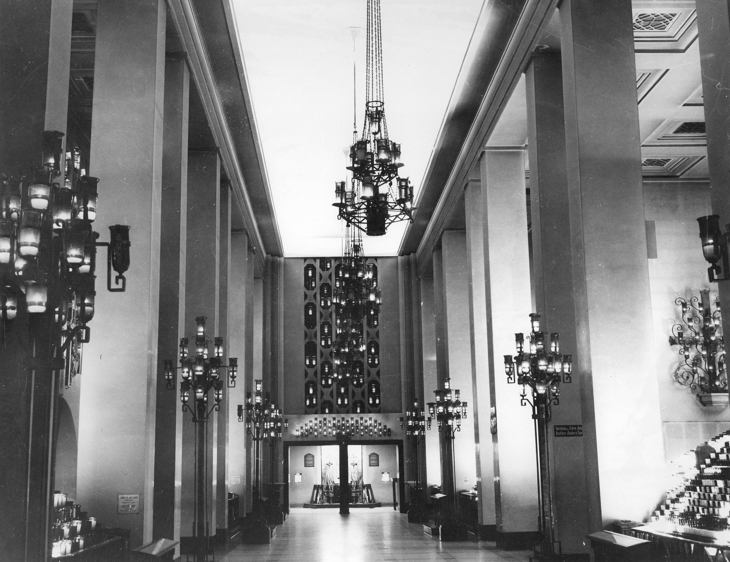 Decorating the votive chapel